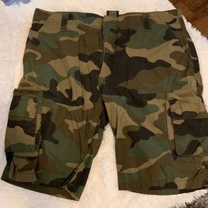 Men’s camo shorts. In excellent condition!